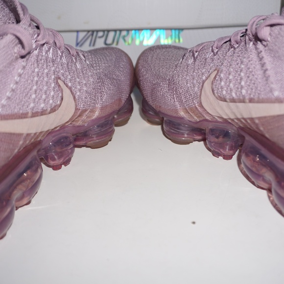 NIKE | WOMEN'S NIKE AIR VAPORMAX FLYNIT - Picture 9 of 11